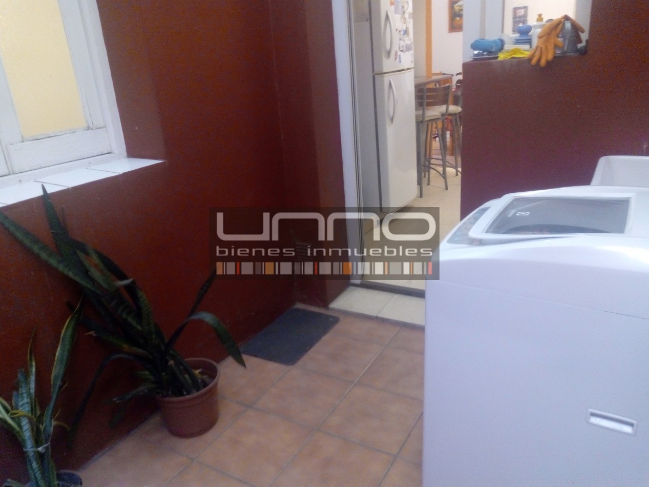 Casa centrica- 2 dormitorios - Amplio patio - Se acepta propiedad en parte de pago 