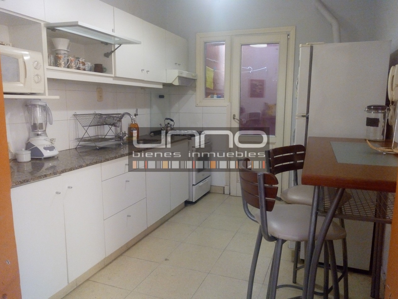 Casa centrica- 2 dormitorios - Amplio patio - Se acepta propiedad en parte de pago 