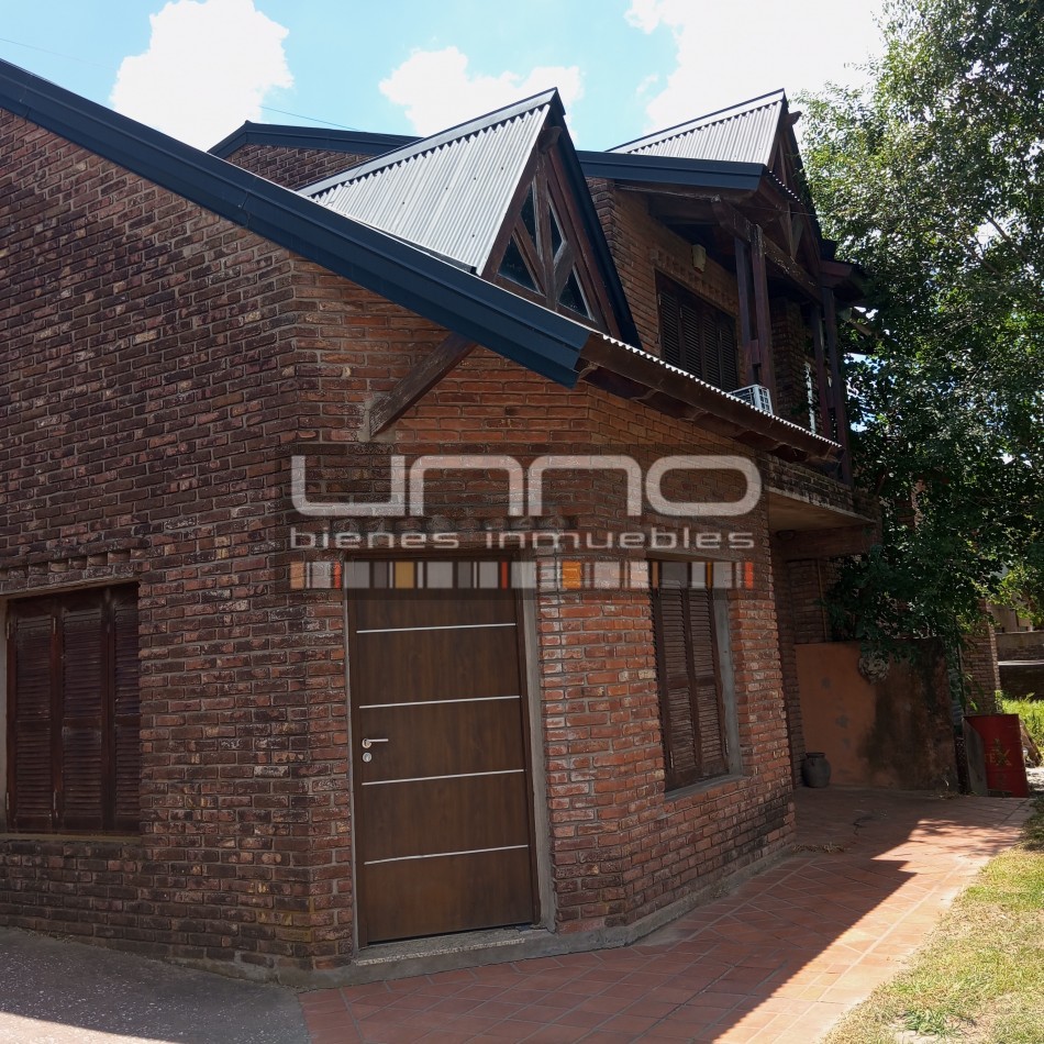 Casa en Funes con jardin y piscina - 4 dormitorios