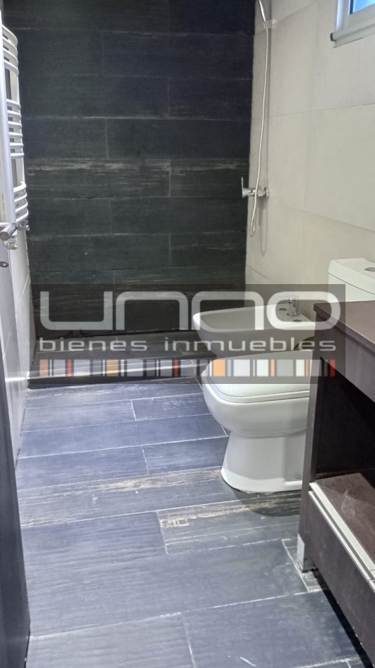 Casa desarrollada en planta baja - 3 dormitorios - Piscina