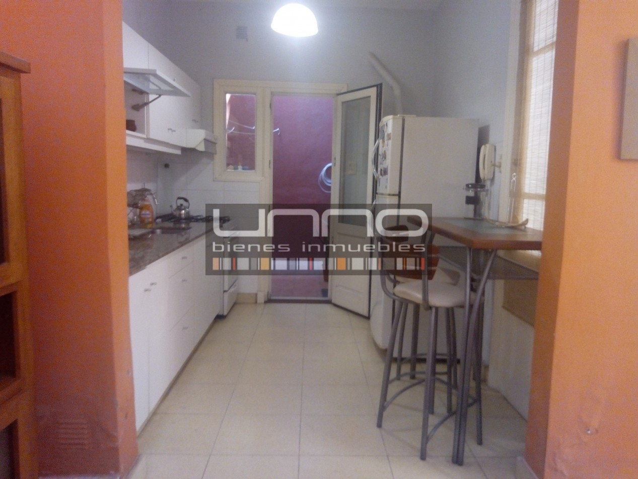 Casa centrica- 2 dormitorios - Amplio patio - Se acepta propiedad en parte de pago 
