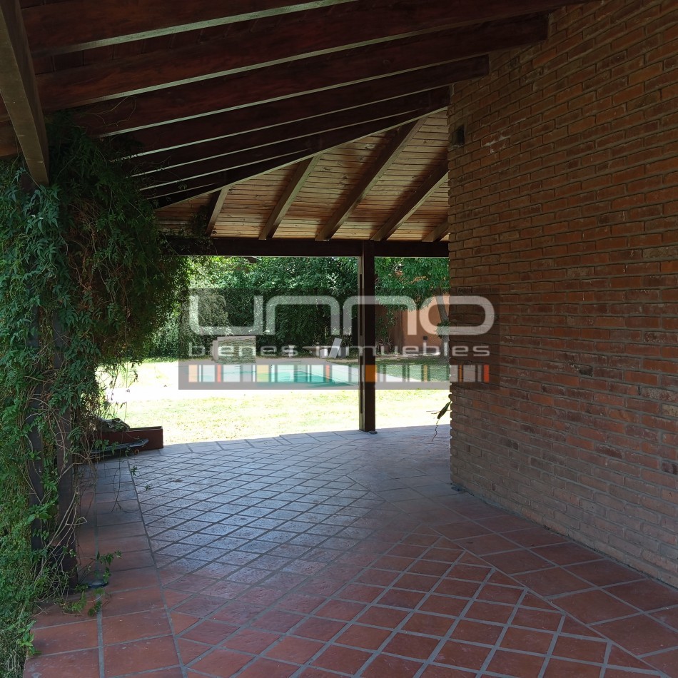 Casa en Funes con jardin y piscina - 4 dormitorios